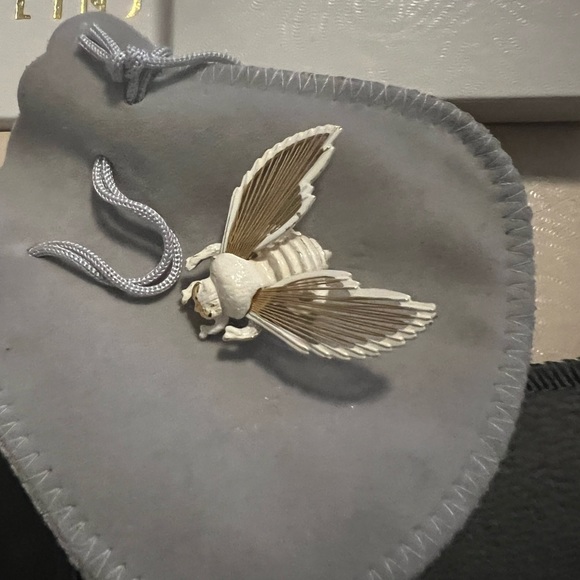 Monet Vintage Bumble bee brooch - Picture 12 of 12